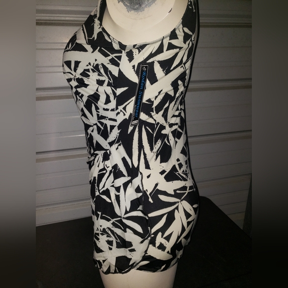 New! Plus Size 24 3X Women's black white one piece swimsuit swim dress swimdress - Picture 3 of 5